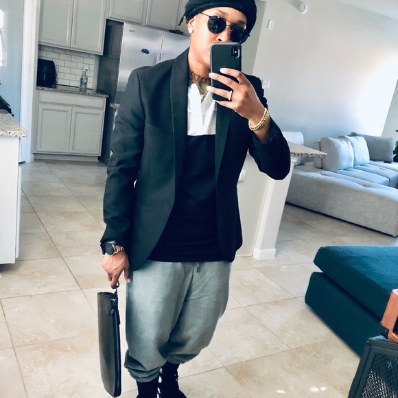 black - Picture 3 of 3